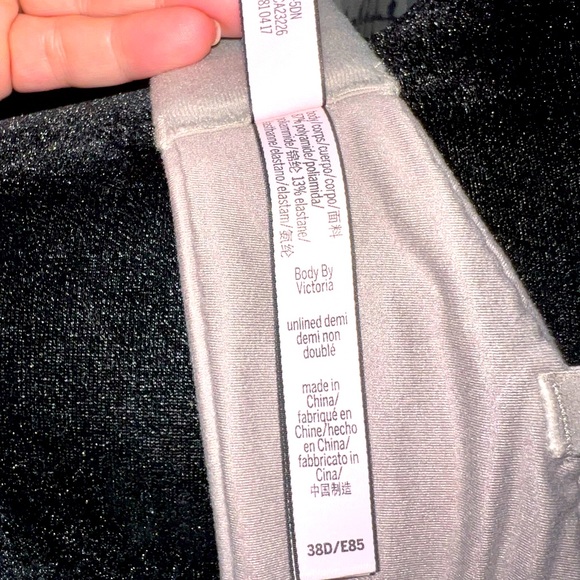 Set of 2 Victoria Secret Unlined Demi Bras - Picture 7 of 8